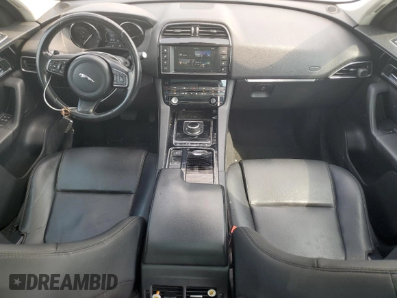 2018 Jaguar F-Pace 30t Premium z VIN SADCJ2GX6JA235205, wystawiony jako Copart lot #59315285 z przebiegiem 134 103 mil mil oraz Szkoda całkowita • Salvage title. Historia ofert i sprzedaży dostępna na DreamBid. Obrazek 8.