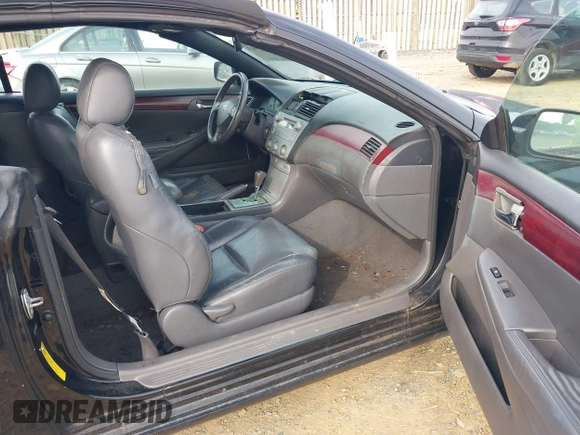 2004 Toyota Solara SE z VIN 4T1FA38P54U031202, wystawiony jako IAAI lot #42473913 z przebiegiem 137 469 mil mil oraz . Historia ofert i sprzedaży dostępna na DreamBid. Obrazek 5.