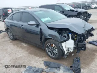 2023 Kia Forte LXS z VIN 3KPF24AD5PE682954, wystawiony jako IAAI lot #41510428 z przebiegiem 15 928 mil mil oraz . Historia ofert i sprzedaży dostępna na DreamBid. Obrazek 1.