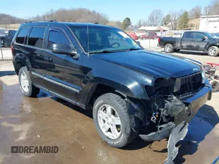 2007 Jeep Grand Cherokee Laredo with VIN 1J8GR48K67C523705, listed as a IAAI auction lot 41774281 with 215,572 mi miles. Bid and sale history available at carsss.com. Image 1.