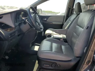 2018 Toyota Sienna XLE с VIN 5TDDZ3DC0JS196792, выставлен на аукционе Copart как лот 57250445 с пробегом 146 479 миль миль и Списание • Salvage title. История ставок и продаж доступна на DreamBid. Изображение 7.