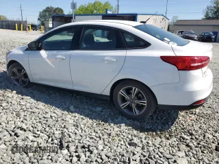 2018 Ford Focus SE with VIN 1FADP3FE4JL220247, listed as a Copart auction lot 52694315 with 25,285 mi miles and Salvage Title. Bid and sale history available at carsss.com. Image 2.