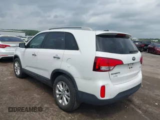 2015 Kia Sorento EX with VIN 5XYKU4A71FG647090, listed as a IAAI auction lot 42100215 with 121,842 mi miles. Bid and sale history available at carsss.com. Image 3.