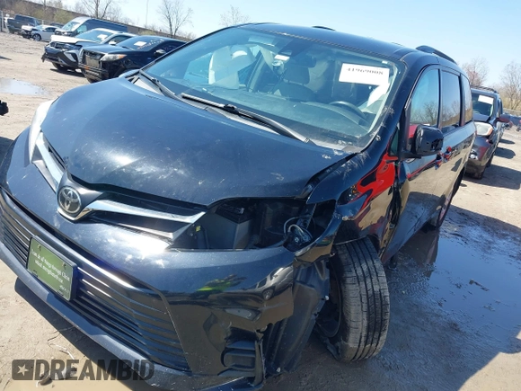 2018 Toyota Sienna LE Auto Access Seat with VIN 5TDKZ3DC3JS926847, listed as a IAAI auction lot 41969008 with 97,189 mi miles. Bid and sale history available at carsss.com. Image 2.