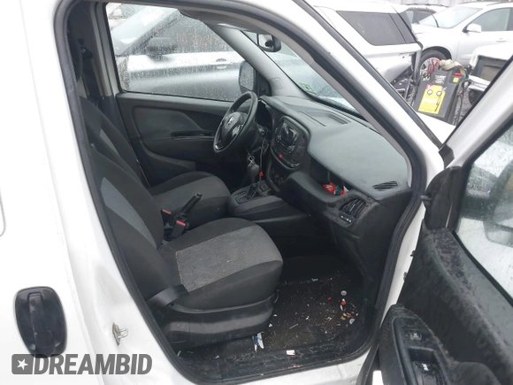 2017 Ram ProMaster City Cargo Tradesman z VIN ZFBERFAB2H6E50911, wystawiony jako IAAI lot #40390843 z przebiegiem 68 010 mil mil oraz . Historia ofert i sprzedaży dostępna na DreamBid. Obrazek 5.