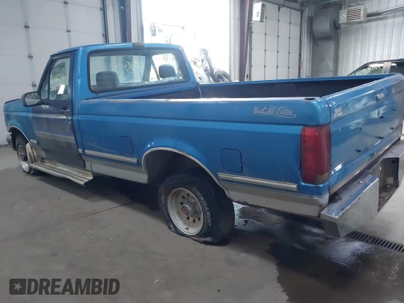 1992 Ford F-150 with VIN 1FTEF14H3NP809819, listed as a IAAI auction lot 41931404 with 2,135,096 mi miles. Bid and sale history available at carsss.com. Image 3.