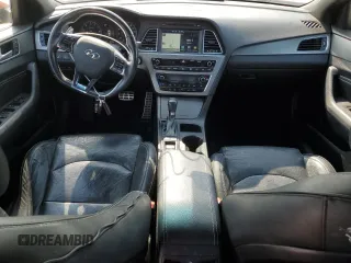 2015 Hyundai Sonata Sport z VIN 5NPE34AB4FH153139, wystawiony jako Copart lot #52351525 z przebiegiem 104 165 mil mil oraz Czysty tytuł • Clean title. Historia ofert i sprzedaży dostępna na DreamBid. Obrazek 8.