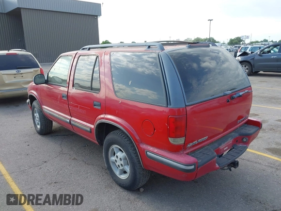 1998 Chevrolet Blazer LS с VIN 1GNDT13W8WK114850, выставлен на аукционе IAAI как лот 42458088 с пробегом Не указан миль и . История ставок и продаж доступна на DreamBid. Изображение 3.