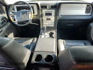 2007 Lincoln Navigator z VIN 5LMFU28597LJ02652, wystawiony jako Copart lot #55172515 z przebiegiem 222 436 mil mil oraz Tytuł czysty. Historia ofert i sprzedaży dostępna na DreamBid. Obrazek 8.
