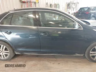 2006 Volkswagen Jetta 1.9L TDI z VIN 3VWDT71K26M624953, wystawiony jako IAAI lot #42420386 z przebiegiem 161 686 mil mil oraz . Historia ofert i sprzedaży dostępna na DreamBid. Obrazek 13.