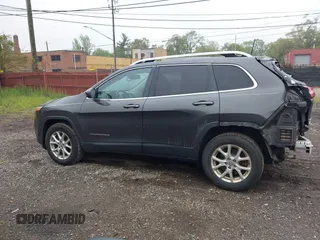2016 Jeep Cherokee Latitude z VIN 1C4PJMCS1GW154188, wystawiony jako IAAI lot #42318317 z przebiegiem 189 347 mil mil oraz . Historia ofert i sprzedaży dostępna na DreamBid. Obrazek 14.
