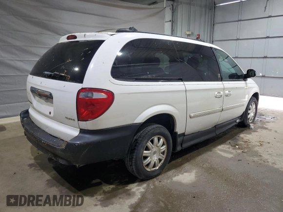 2005 Chrysler Town & Country Touring z VIN 2C4GP54L15R514822, wystawiony jako Copart lot #57710285 z przebiegiem 92 988 mil mil oraz Tytuł czysty. Historia ofert i sprzedaży dostępna na DreamBid. Obrazek 3.