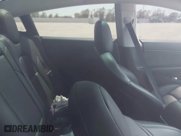 2019 Tesla Model 3 Mid Range z VIN 5YJ3E1EA3KF310976, wystawiony jako IAAI lot #41968012 z przebiegiem Nie podano mil oraz . Historia ofert i sprzedaży dostępna na DreamBid. Obrazek 8.