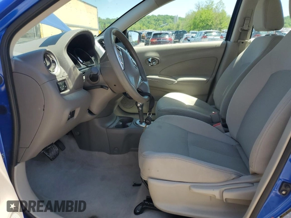 2016 Nissan Versa S z VIN 3N1CN7AP4GL829284, wystawiony jako Copart lot #56342055 z przebiegiem 111 984 mil mil oraz Szkoda całkowita • Salvage title. Historia ofert i sprzedaży dostępna na DreamBid. Obrazek 7.