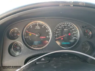 2007 Chevrolet Avalanche LT w/2LT with VIN 3GNEC12J97G322271, listed as a Copart auction lot 83590044 with 273,273 mi miles and Clean Title. Bid and sale history available at carsss.com. Image 9.