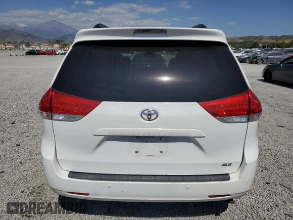 2013 Toyota Sienna XLE AAS с VIN 5TDYK3DC8DS391355, выставлен на аукционе Copart как лот 59232155 с пробегом 230 999 миль миль и Списание • Salvage title. История ставок и продаж доступна на DreamBid. Изображение 6.