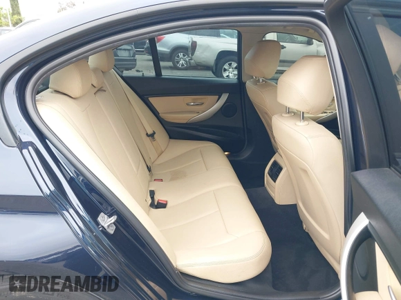2017 BMW 3 Series 320i z VIN WBA8E1G50HNU13320, wystawiony jako IAAI lot #42327306 z przebiegiem 99 127 mil mil oraz . Historia ofert i sprzedaży dostępna na DreamBid. Obrazek 8.