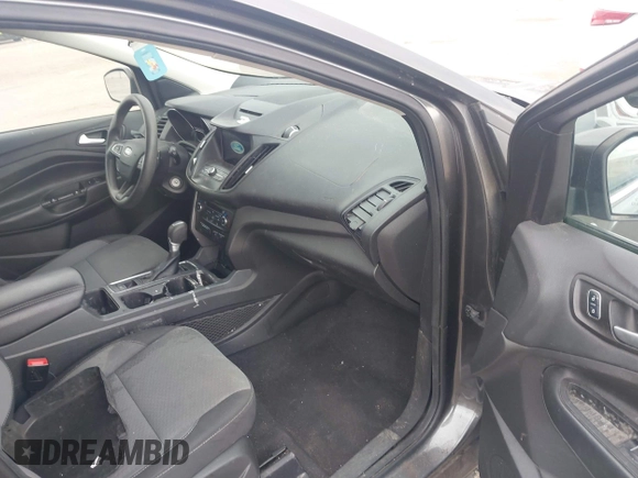 2017 Ford Escape SE with VIN 1FMCU9GD1HUB46034, listed as a IAAI auction lot 41840906 with 143,806 mi miles. Bid and sale history available at carsss.com. Image 5.