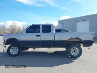 2005 Chevrolet Silverado 1500 Z71 z VIN 1GCEK19B35Z150360, wystawiony jako IAAI lot #41923111 z przebiegiem Nie podano mil oraz . Historia ofert i sprzedaży dostępna na DreamBid. Obrazek 14.