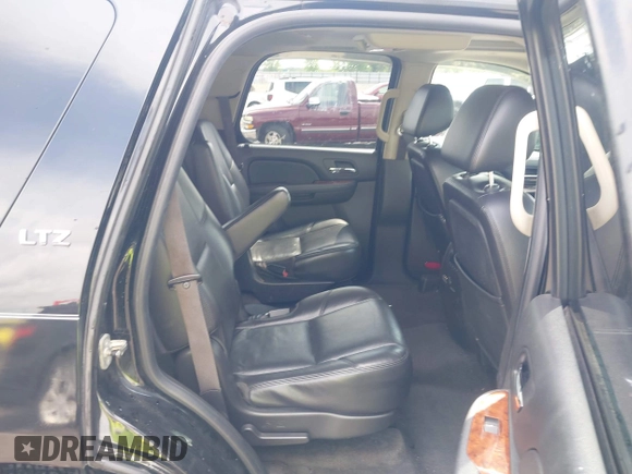 2009 Chevrolet Tahoe LTZ z VIN 1GNFK33059R297641, wystawiony jako IAAI lot #42099230 z przebiegiem 226 402 mil mil oraz . Historia ofert i sprzedaży dostępna na DreamBid. Obrazek 8.