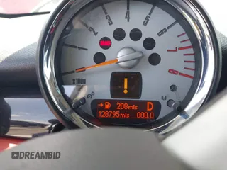 2008 MINI Hardtop с VIN WMWMF33538TT65157, выставлен на аукционе IAAI как лот 42587798 с пробегом 128 795 миль миль и . История ставок и продаж доступна на DreamBid. Изображение 7.