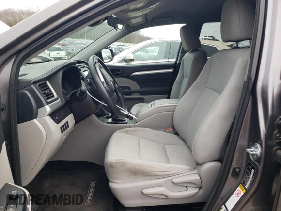 2017 Toyota Highlander LE with VIN 5TDBZRFH5HS375505, listed as a Copart auction lot 47137925 with 84,884 mi miles and Salvage title. Bid and sale history available at DreamBid. Image 7.