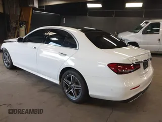 2023 Mercedes-Benz E 350 z VIN W1KZF8EB2PB137329, wystawiony jako IAAI lot #42160967 z przebiegiem 8 718 mil mil oraz . Historia ofert i sprzedaży dostępna na DreamBid. Obrazek 3.