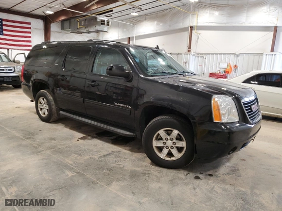 2013 GMC Yukon XL SLT with VIN 1GKS2KE74DR328905, listed as a Copart auction lot 52104955 with 196,447 mi miles and Clean Title. Bid and sale history available at carsss.com. Image 4.