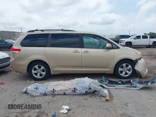 2011 Toyota Sienna LE AAS with VIN 5TDKK3DC4BS037240, listed as a IAAI auction lot 42091924 with 160,748 mi miles. Bid and sale history available at carsss.com. Image 14.