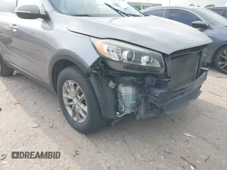 2016 Kia Sorento LX with VIN 5XYPG4A37GG020227, listed as a IAAI auction lot 41922573 with 265,155 mi miles. Bid and sale history available at carsss.com. Image 17.
