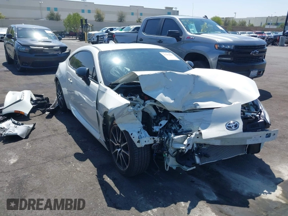 2023 Toyota 86 z VIN JF1ZNBC13P8762393, wystawiony jako IAAI lot #42202061 z przebiegiem 9 870 mil mil oraz . Historia ofert i sprzedaży dostępna na DreamBid. Obrazek 14.