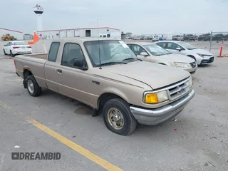 1996 Ford Ranger XL z VIN 1FTCR14A8TPA44853, wystawiony jako IAAI lot #42430513 z przebiegiem 178 534 mil mil oraz . Historia ofert i sprzedaży dostępna na DreamBid. Obrazek 1.