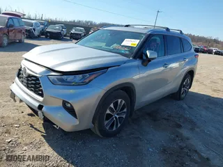 2020 Toyota Highlander XLE with VIN 5TDHZRBH4LS003176, listed as a IAAI auction lot 41696547 with 63,706 mi miles. Bid and sale history available at carsss.com. Image 17.