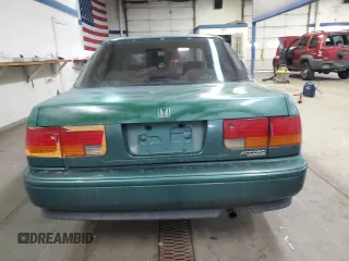1993 Honda Accord z VIN 1HGCB7652PA155769, wystawiony jako Copart lot #45200625 z przebiegiem 251 834 mil mil oraz Szkoda całkowita • Salvage title. Historia ofert i sprzedaży dostępna na DreamBid. Obrazek 6.