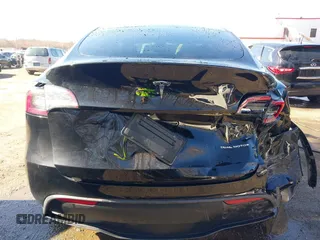 2024 Tesla Model Y Long Range z VIN 7SAYGDEE2RA219213, wystawiony jako IAAI lot #41856259 z przebiegiem 39 233 mil mil oraz . Historia ofert i sprzedaży dostępna na DreamBid. Obrazek 16.