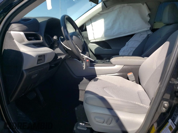 2022 Toyota Highlander LE z VIN 5TDZZRAH4NS553356, wystawiony jako Copart lot #45994865 z przebiegiem 32 790 mil mil oraz Szkoda całkowita • Salvage title. Historia ofert i sprzedaży dostępna na DreamBid. Obrazek 7.