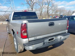 2000 Chevrolet Silverado 1500 LS with VIN 1GCEC19T9YZ220406, listed as a IAAI auction lot 41727419 with 185,131 mi miles. Bid and sale history available at carsss.com. Image 3.