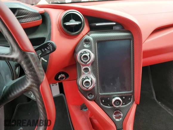 2022 McLaren 720S z VIN SBM14FCA4NW006444, wystawiony jako Copart lot #45854525 z przebiegiem Nie podano mil oraz Szkody całkowita. Historia ofert i sprzedaży dostępna na DreamBid. Obrazek 9.