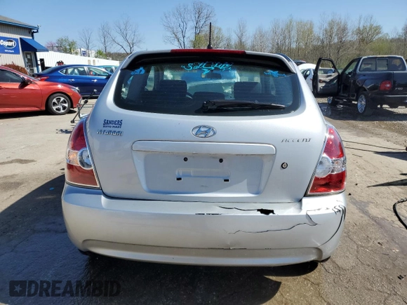2007 Hyundai Accent SE z VIN KMHCN36C47U027122, wystawiony jako Copart lot #52224605 z przebiegiem 169 022 mil mil oraz Szkoda całkowita • Salvage title. Historia ofert i sprzedaży dostępna na DreamBid. Obrazek 6.