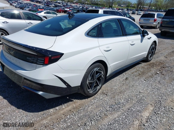 2024 Hyundai Sonata SEL with VIN KMHL14JA8RA379762, listed as a IAAI auction lot 41991073 with 5,610 mi miles. Bid and sale history available at carsss.com. Image 4.