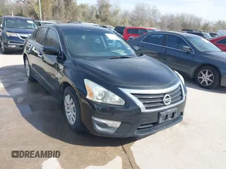 2015 Nissan Altima 2.5 SV with VIN 1N4AL3AP4FC413903, listed as a IAAI auction lot 41821116 with 291,006 mi miles. Bid and sale history available at carsss.com. Image 1.