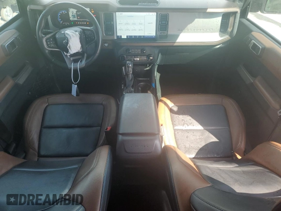 2022 Ford Bronco z VIN 1FMDE5BHXNLA88611, wystawiony jako Copart lot #58135415 z przebiegiem 15 448 mil mil oraz Nie do naprawy • Non repairable. Historia ofert i sprzedaży dostępna na DreamBid. Obrazek 8.
