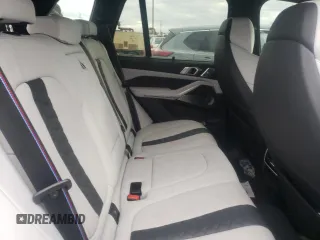 2021 BMW X5 M z VIN 5YMJU0C08M9H05967, wystawiony jako Copart lot #68961842 z przebiegiem 20 307 mil mil oraz . Historia ofert i sprzedaży dostępna na DreamBid. Obrazek 11.