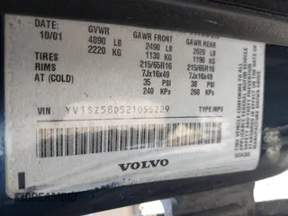 2002 Volvo V70 with VIN YV1SZ58D521055229, listed as a IAAI auction lot 42054331 with 141,077 mi miles. Bid and sale history available at carsss.com. Image 9.