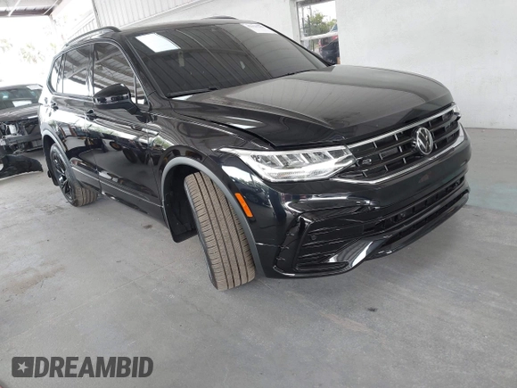 2024 Volkswagen Tiguan SE R-Line Black z VIN 3VVCB7AX4RM106944, wystawiony jako IAAI lot #42121362 z przebiegiem 11 777 mil mil oraz . Historia ofert i sprzedaży dostępna na DreamBid. Obrazek 1.