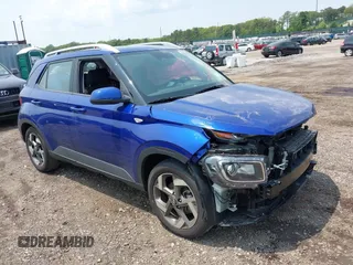 2024 Hyundai Venue SEL z VIN KMHRC8A39RU298832, wystawiony jako IAAI lot #42419329 z przebiegiem 7 582 mil mil oraz . Historia ofert i sprzedaży dostępna na DreamBid. Obrazek 1.