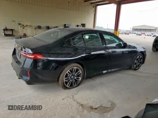 2025 BMW 5 Series 530i с VIN WBA43FJ06SCT74637, выставлен на аукционе Copart как лот 57398745 с пробегом 10 580 миль миль и Чистый • Clean title. История ставок и продаж доступна на DreamBid. Изображение 3.