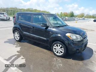 2013 Kia Soul + z VIN KNDJT2A66D7520498, wystawiony jako IAAI lot #42161255 z przebiegiem 177 907 mil mil oraz . Historia ofert i sprzedaży dostępna na DreamBid. Obrazek 1.