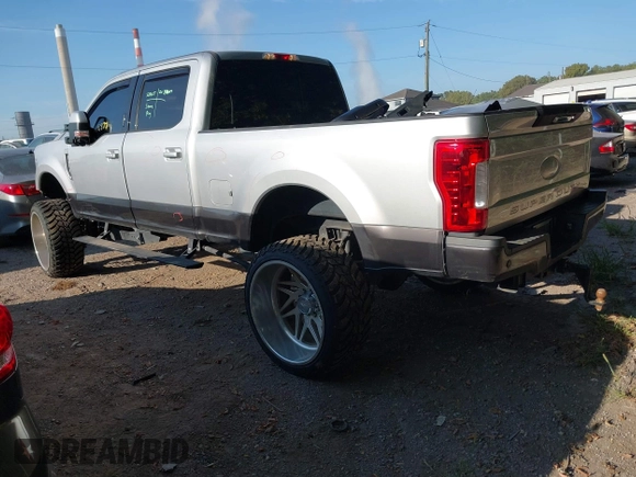 2017 Ford F-250 Lariat z VIN 1FT7W2BT1HEC10492, wystawiony jako IAAI lot #40050454 z przebiegiem 135 877 mil mil oraz . Historia ofert i sprzedaży dostępna na DreamBid. Obrazek 3.