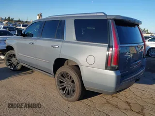 2016 Cadillac Escalade Premium Collection z VIN 1GYS4CKJ5GR382840, wystawiony jako IAAI lot #41824950 z przebiegiem 235 931 mil mil oraz . Historia ofert i sprzedaży dostępna na DreamBid. Obrazek 3.